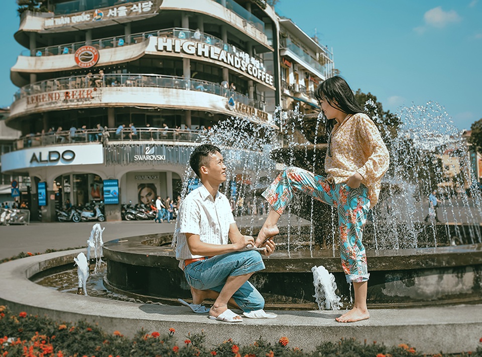 Teen Hà Nội chụp ảnh kỷ yếu mang phong cách thời "dép tổ ong" - 6 Teen Hà Nội chụp ảnh kỷ yếu mang phong cách thời "dép tổ ong" - 6