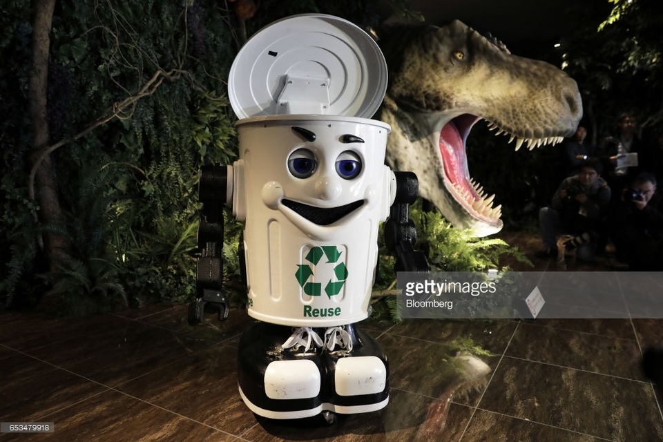 Cá robot bơi lội tung tăng trong khách sạn kỳ lạ ở Nhật Bản - 4 Khách sạn sử dụng khoảng 140 loại robot đủ chủng loại