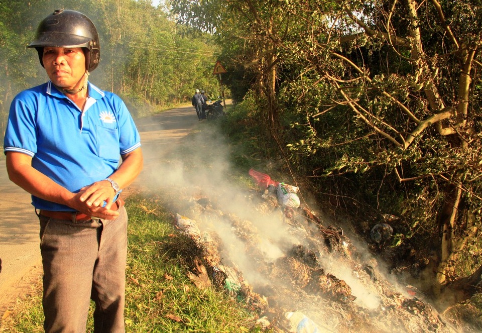Vụ heo chết vứt đầy đường: Huyện chưa có bãi rác xử lý tập trung - 2 Địa phương thu gom, xử lý đảm bảo môi trường nông thôn