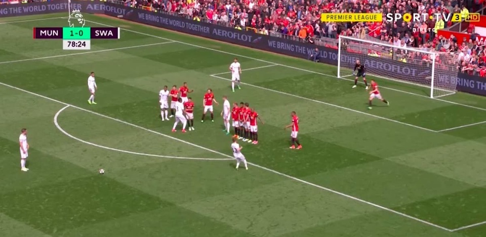 Ander Herrera chạy qua chạy lại trong tình huống MU bị thủng lưới