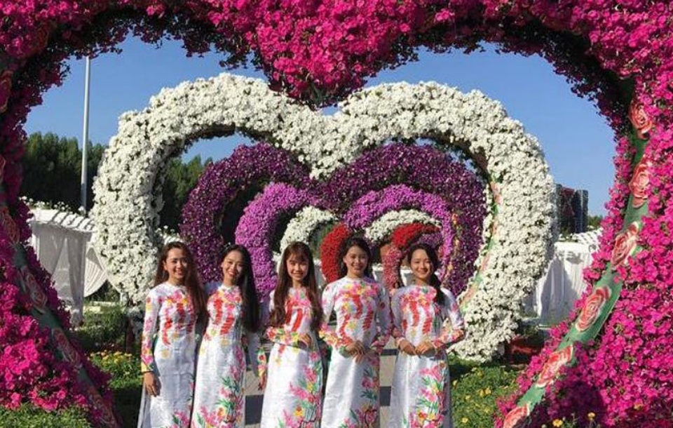 Lễ hội hoa hồng Bulgary đầu tiên đến Việt Nam - 1
Những cổng vòm được làm bằng hoa hồng đến từ Bulgary sẽ được tái hiện trong lễ hội hoa hồng diễn ra vào tháng 3/2017 tại Hà Nội.