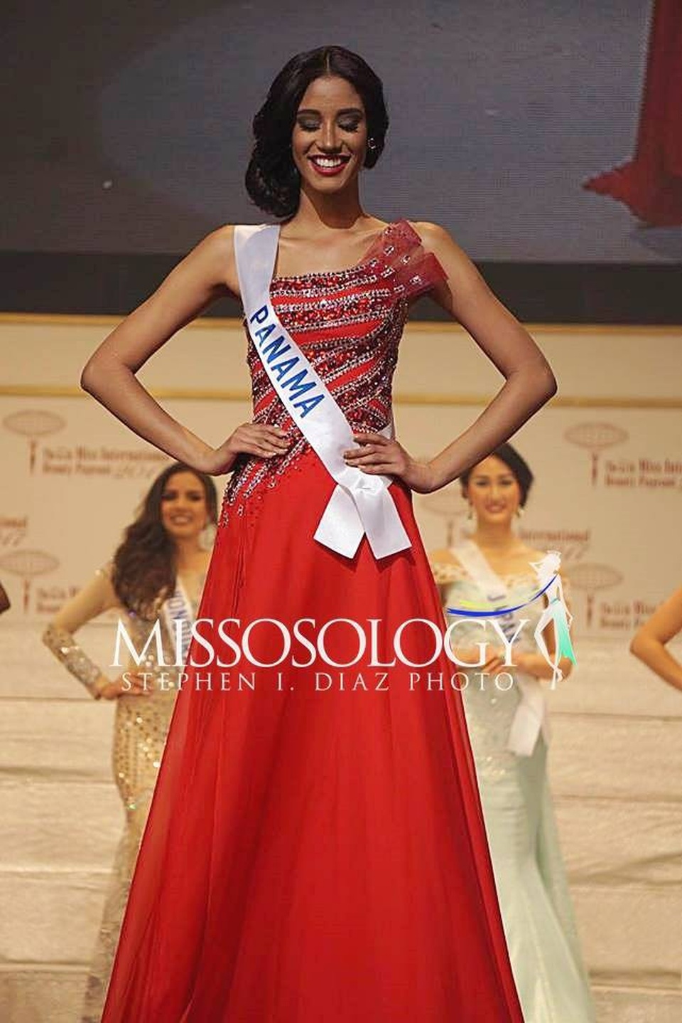 Người đẹp Indonesia trở thành Hoa hậu Quốc tế 2017, Thùy Dung trượt top 15 - 24
Hoa hậu Panama