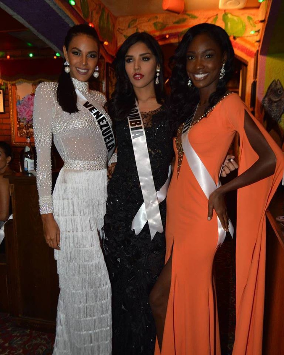 Người đẹp Biển khoe sắc bên dàn mỹ nhân - 18