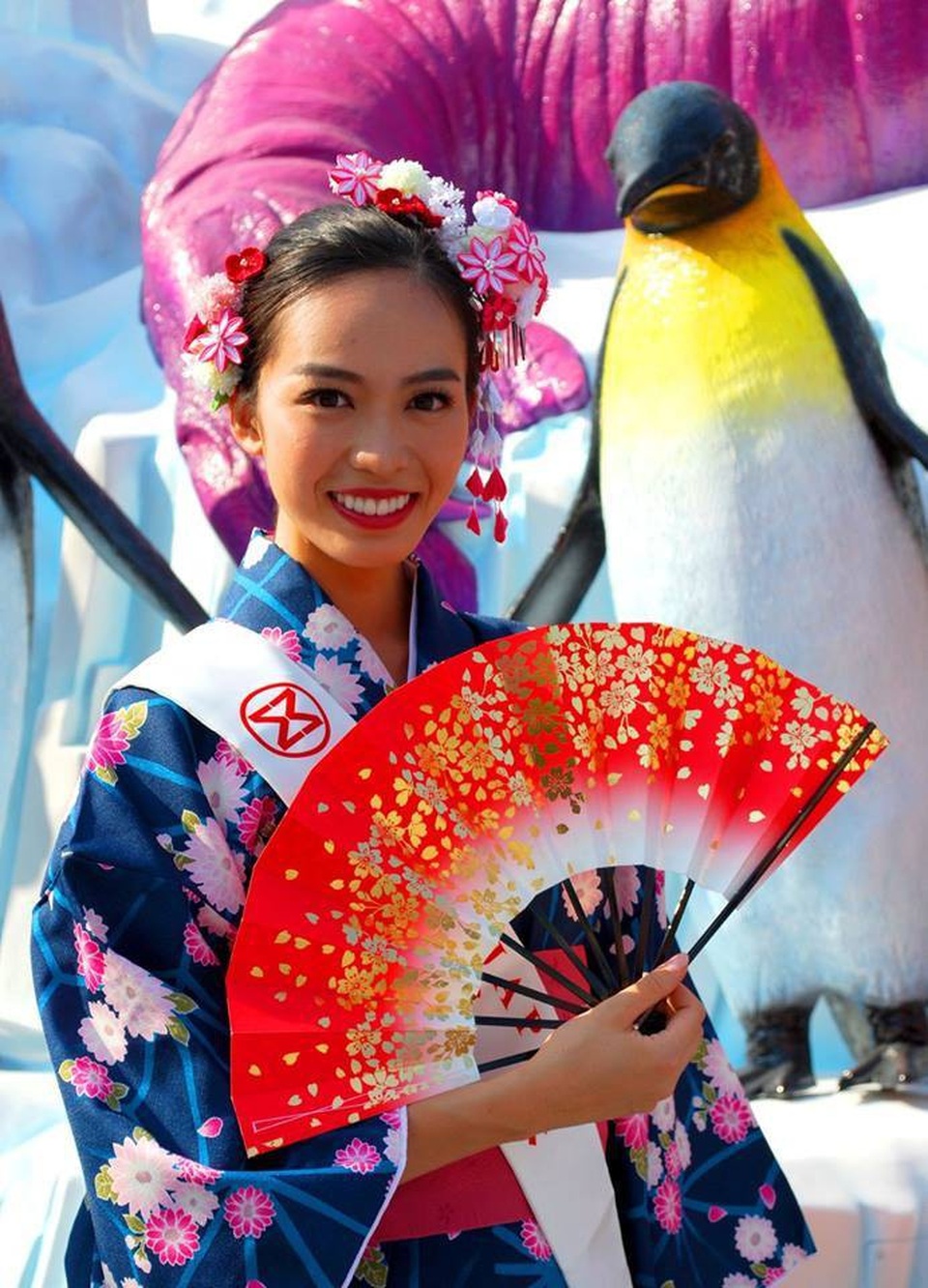 Người đẹp Hoa hậu Thế giới 2017 rực rỡ trong lễ hội đường phố - 1 Người đẹp Hoa hậu Thế giới 2017 rực rỡ trong lễ hội đường phố - 1