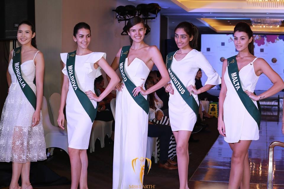 Hà Thu thử thách "đọ" mặt "mộc" với các thí sinh Hoa hậu Trái đất 2017 - 35 Hà Thu thử thách "đọ" mặt "mộc" với các thí sinh Hoa hậu Trái đất 2017 - 35