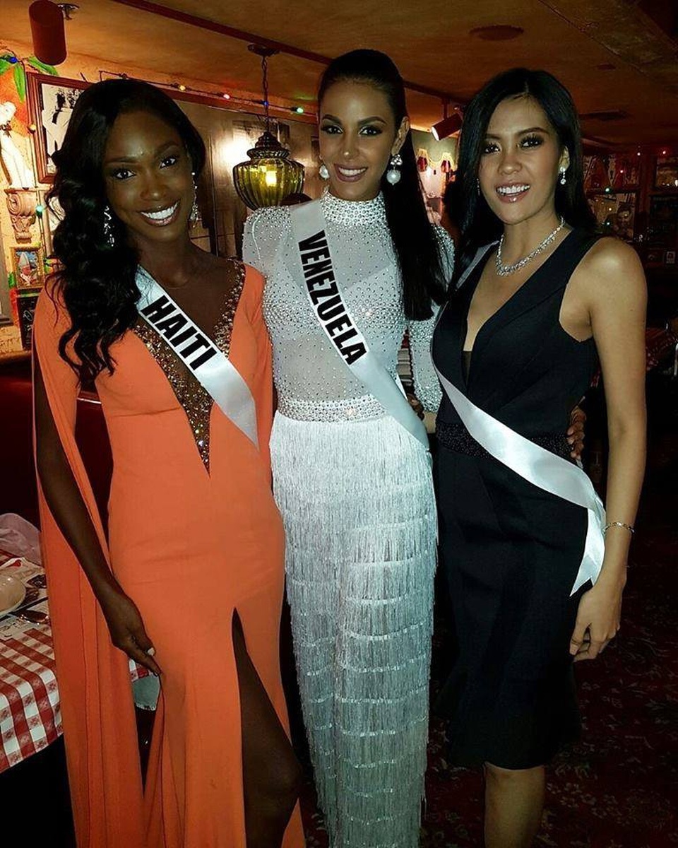 Người đẹp Biển khoe sắc bên dàn mỹ nhân - 10