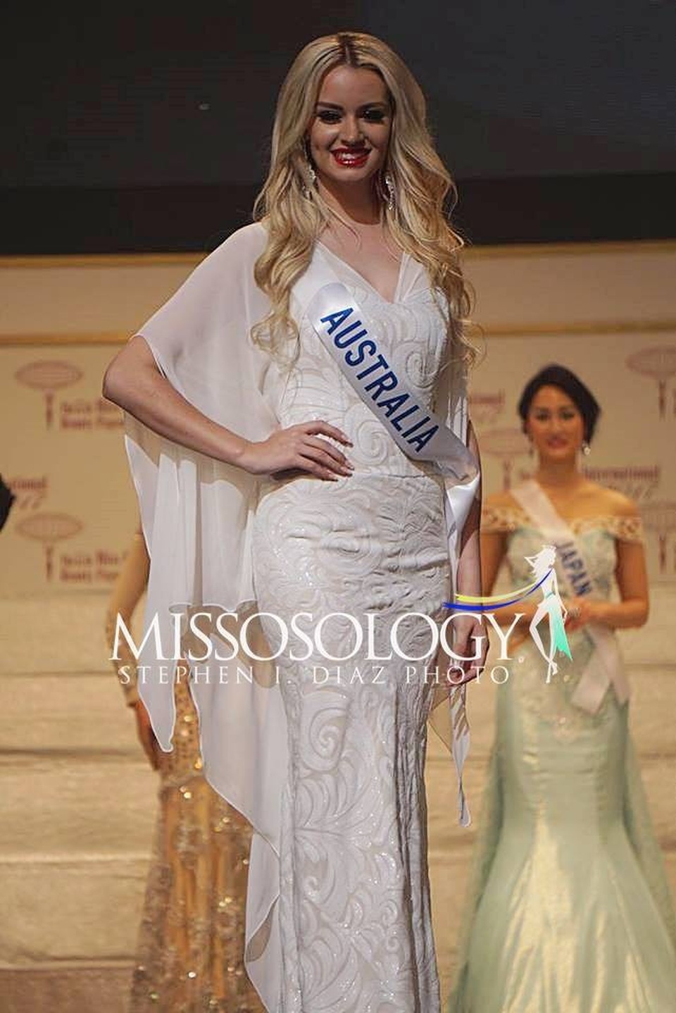 Người đẹp Indonesia trở thành Hoa hậu Quốc tế 2017, Thùy Dung trượt top 15 - 17
Á hậu 3 - Amber Dew đến từ Úc