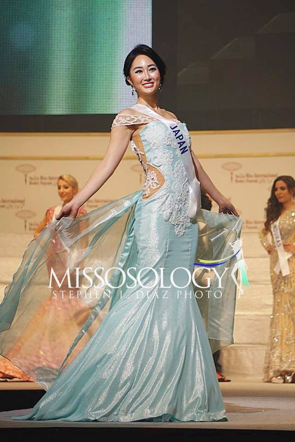 Người đẹp Indonesia trở thành Hoa hậu Quốc tế 2017, Thùy Dung trượt top 15 - 18
Á hậu 4 - Natsuki Tsutsui đến từ Nhật.