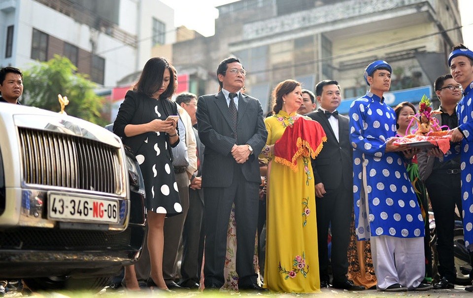 Ngắm dàn "xế khủng" trong lễ cưới Hoa hậu Thu Ngân - 2 Trong đó không thể thiếu sự góp mặt của Rolls Royce