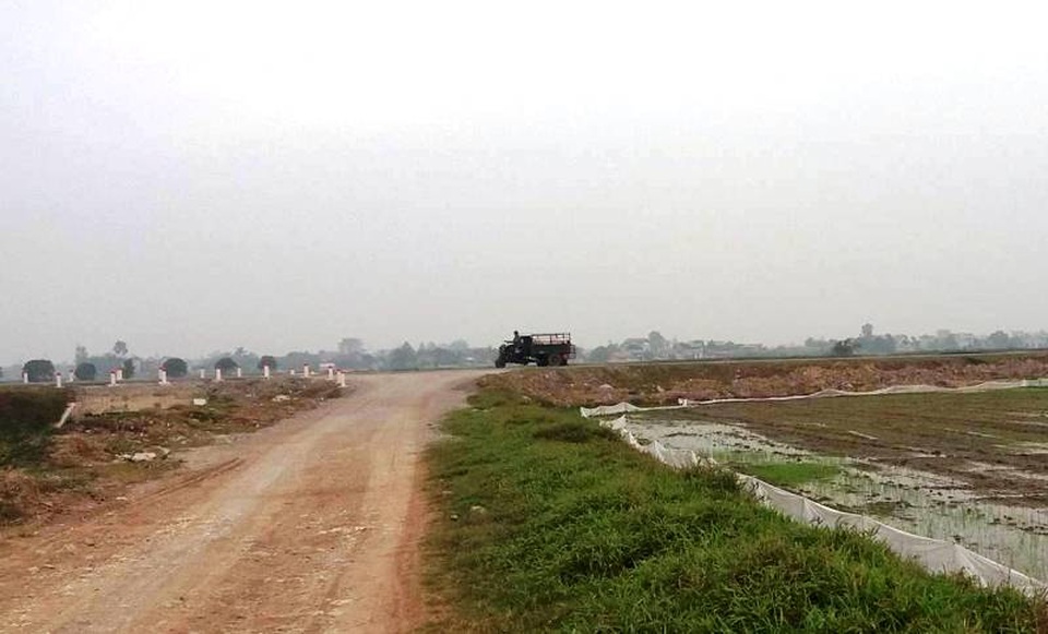 Người dân bắt giữ nghi can sàm sỡ cô gái trên đường đi làm về - 1 Đoạn đường 499 - cao tốc Thái Hà, thuộc địa bàn xã Đức Lý, huyện Lý Nhân nơi xảy ra sự việc