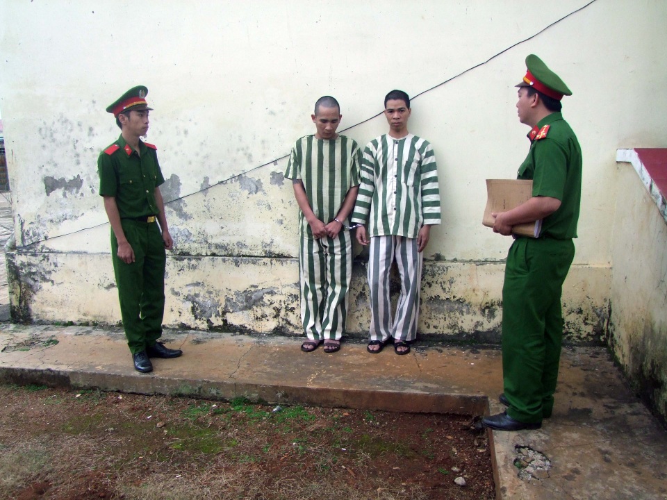 
Hai đối tượng trộm chó chuyên nghiệp tại cơ quan công an
