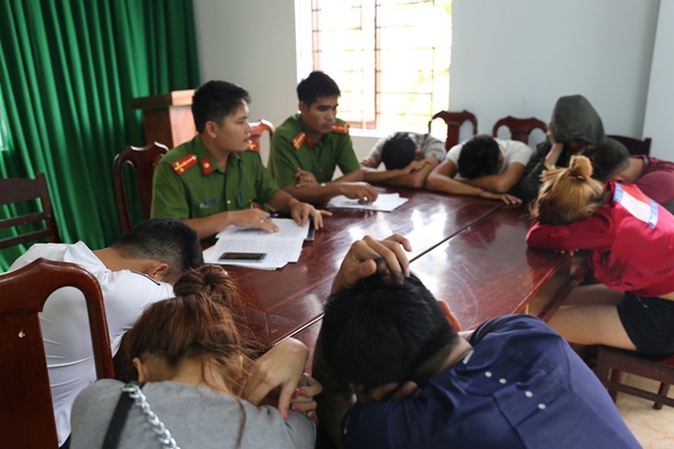 
Các đối tượng sử dụng ma túy tại cơ quan công an
