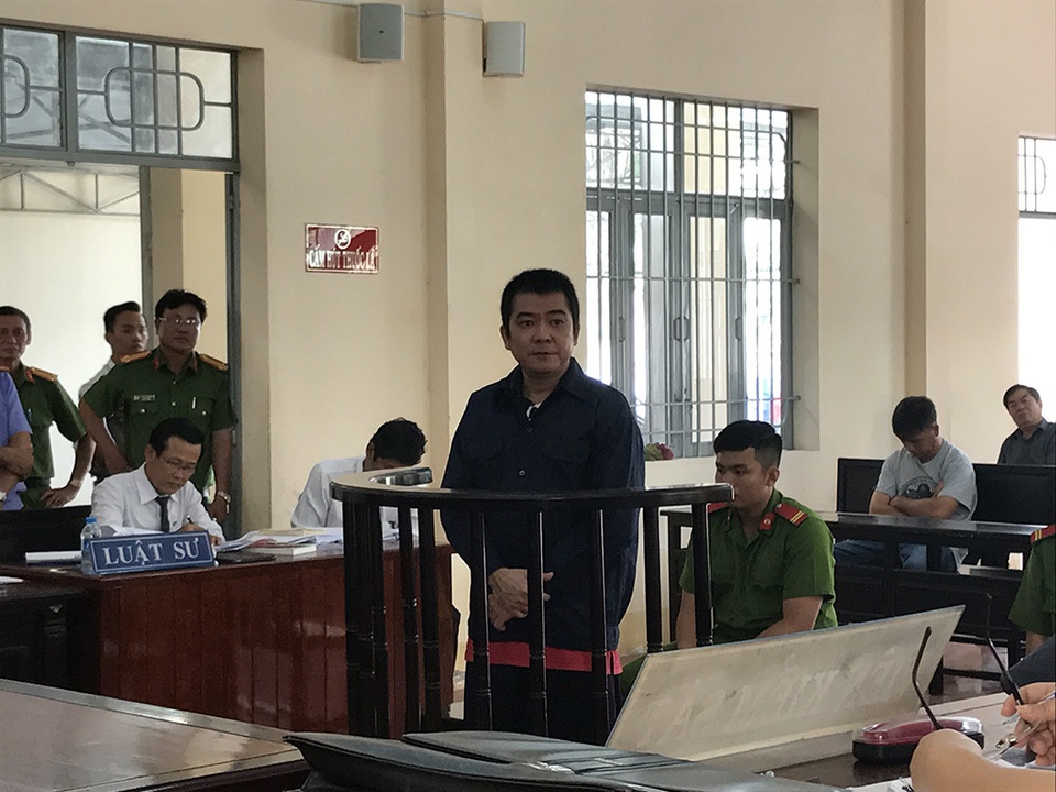 Vụ giải cứu vợ, chồng chịu 16 tháng tù: Toà tuyên huỷ án! - 2 Bị cáo Trần Minh Đức liên tục kêu oan và tố cáo điều tra viên ép cung.