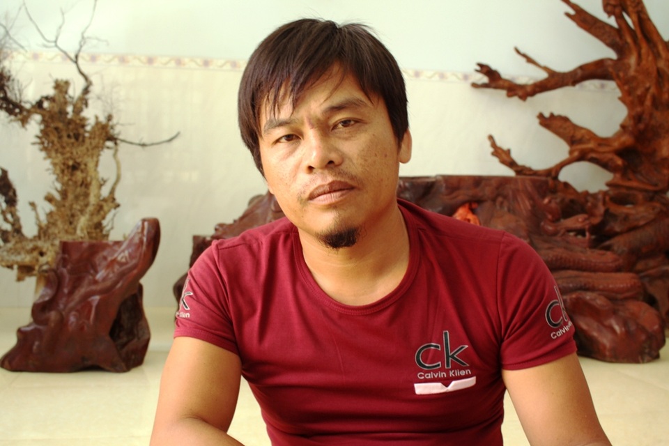 Thuyền trưởng Nguyễn Văn Mười vẫn còn xúc động khi kể lại đêm bị tàu lạ bắn chết một ngư dân trên tàu của mình