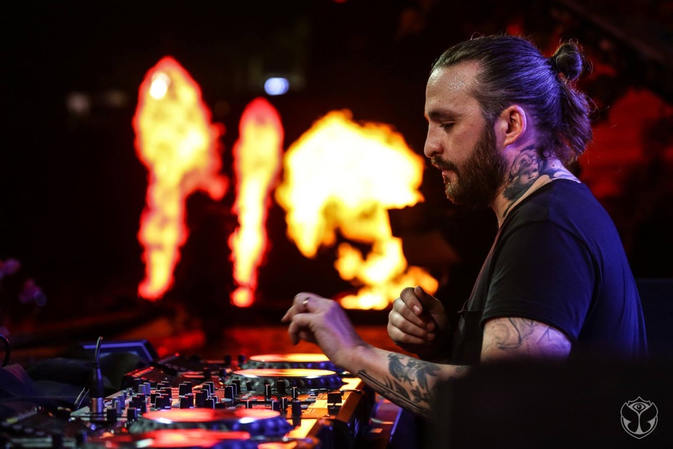 Nhiều nghệ sĩ tên tuổi trong nước và quốc tế tham dự Ravolution 2017 - 1
DJ chuyên trị dòng nhạc House – Steve Angello sẵn sàng đến Việt Nam