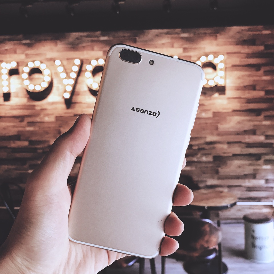 Ông chủ TV Việt hé lộ chiến lược bán điện thoại thông minh Asanzo - 1
Smartphone Asanzo sẽ thời thượng theo xu hướng, tiện ích hiện đại, cấu hình cao
