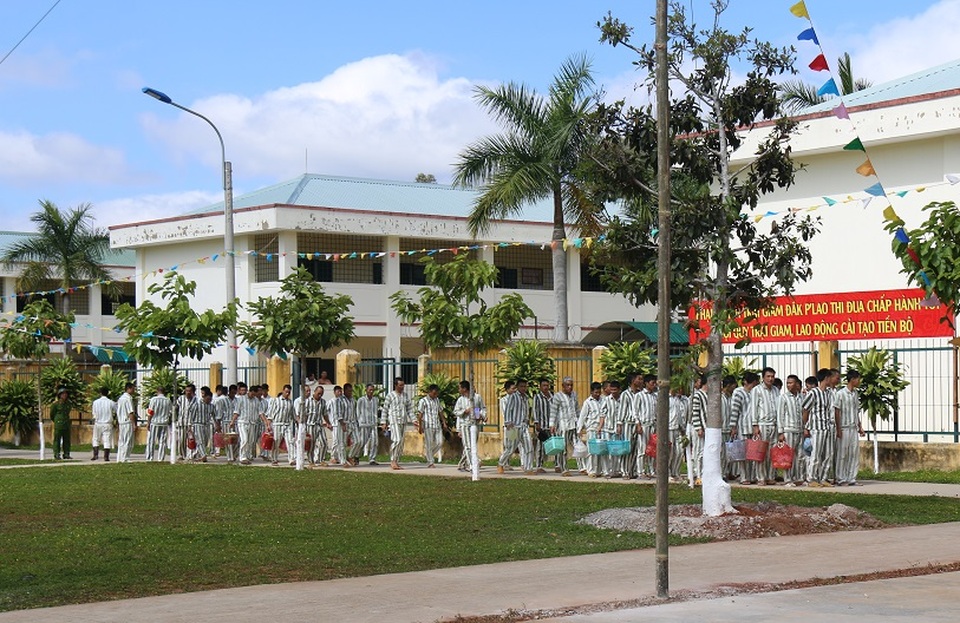 Cuộc sống phía sau song sắt trại giam - 1
Các phạm nhân lao động từ 7h sáng- 3h30 chiều, sau đó sẽ trở về trại để sinh hoạt cá nhân