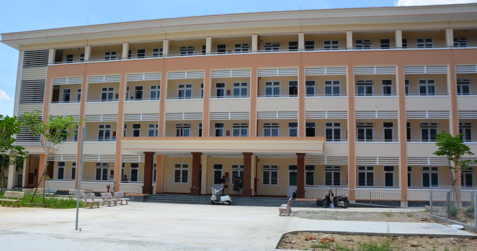 Quảng Ngãi: Đưa vào sử dụng ký túc xá 17 tỷ đồng cho học sinh trường chuyên - 1 Khu KTX dành cho HD Trường THPT chuyên Lê Khiết được đầu tư xây dựng với kinh phí gần 17 tỷ đồng vừa chính thức hoạt động