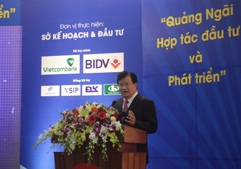 10 tháng, Quảng Ngãi thu hút được hơn 74.000 tỷ đồng vốn đầu tư - 1 Phó Thủ tướng Chính phủ Trịnh Đình Dũng phát biểu chỉ đạo tại hội nghị