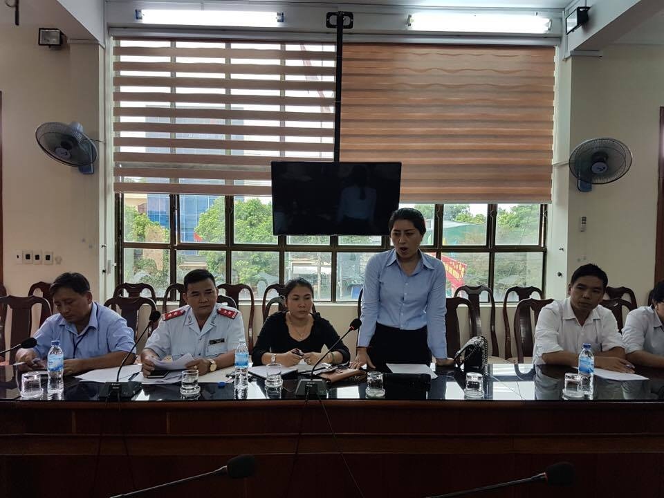 Phải xin lỗi công khai vì nói xấu cán bộ tòa án trên Facebook - 1 
Thanh tra Sở TT-TT tỉnh Quảng Ngãi tổ chức buổi làm việc yêu cầu bà T.T.A. xin lỗi cán bộ TAND tỉnh Quảng Ngãi.