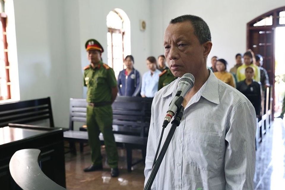 Bảo vệ xâm hại tình dục 6 nữ sinh tiểu học lĩnh án 20 năm tù - 1 Bị cáo Lang Thanh Duẩn tại phiên tòa sơ thẩm