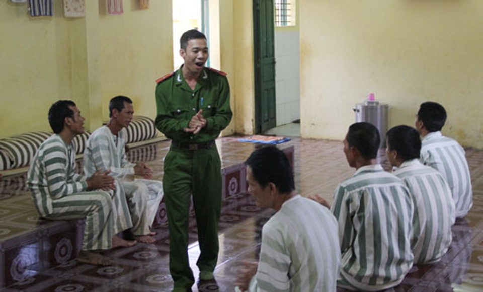 
Sinh hoạt văn nghệ để đả thông tư tưởng cho các phạm nhân
