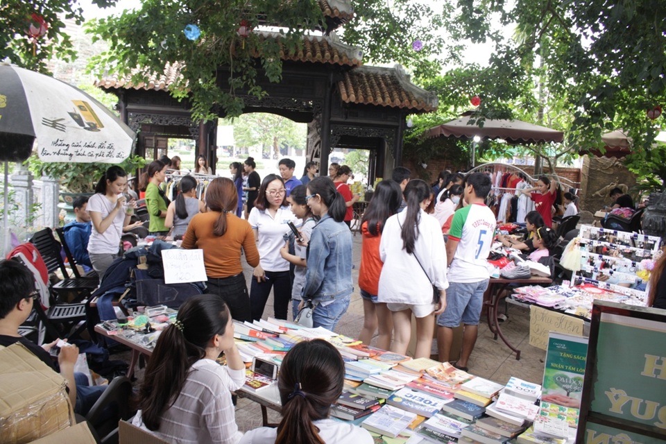 Phiên chợ "ảo", nghĩa tình thật ở Quảng Ngãi - 1
Mỗi phiên chợ của FQng có từ 25 - 30 gian hàng