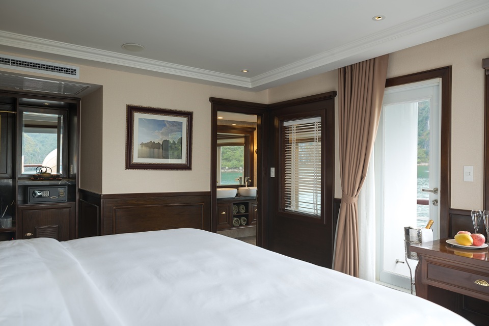 Paradise Cruises: Môi trường làm việc "thiên đường" - 2
Tiện ích trên du thuyền như một khách sạn 5 sao sang trọng