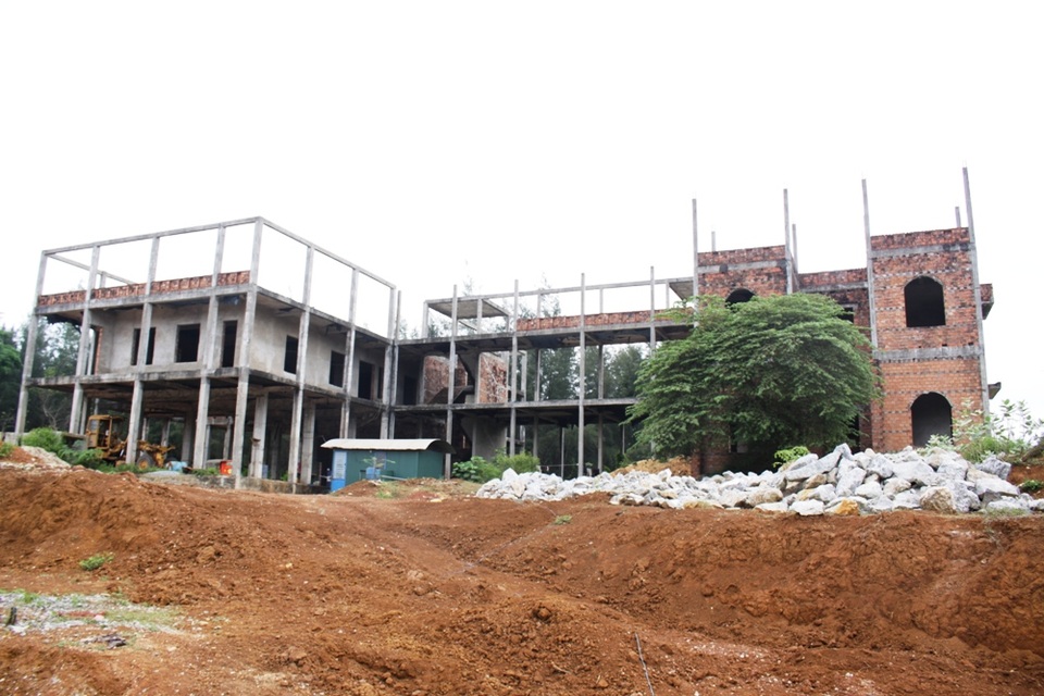 Hàng loạt công trình tiền tỷ "bỏ thì thương, vương thì tội" - 3 Dự án có vốn đầu tư gần 100 tỷ đồng phải chịu cảnh đứt gánh giữa đường.