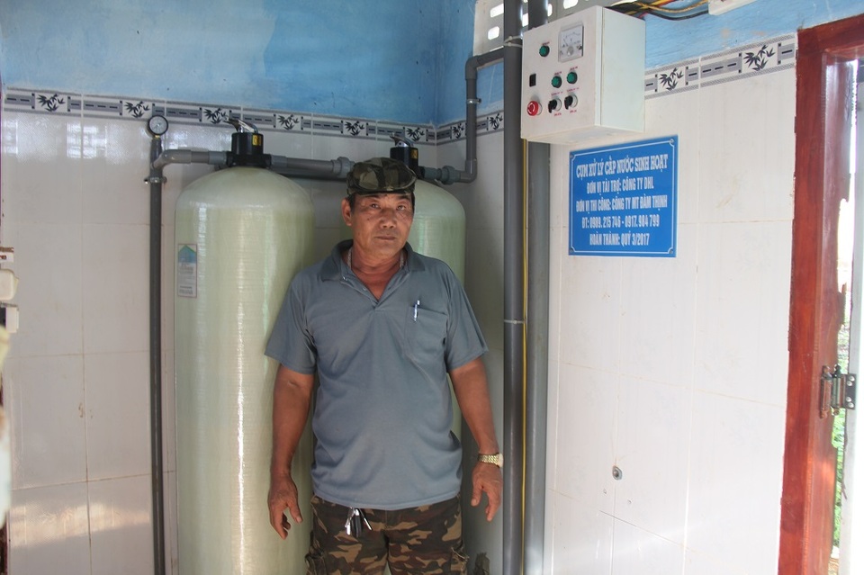 Công trình nước sạch nằm ngay trong nhà vệ sinh trường học! - 2 Công trình giúp học sinh vùng sâu vùng xa được sử dụng nguồn nước sạch nhưng lại được đặt ở vị trí không hợp lý