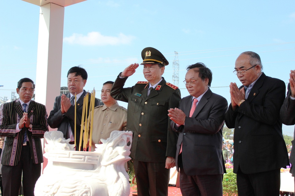 Lãnh đạo Trung ương, tỉnh,lão thành cách mạng tri ân cán bộ, chiến sĩ đã hy sinh trong quá trình xoi đường hành lang chiến lược Bắc - Nam