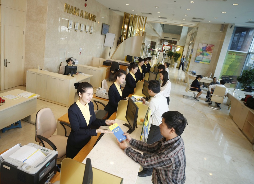 Ngân hàng đẩy mạnh mở rộng mạng lưới, đồng bộ thương hiệu - 2 Môi trường giao dịch chuyên nghiệp và sang trọng tại Nam A Bank.