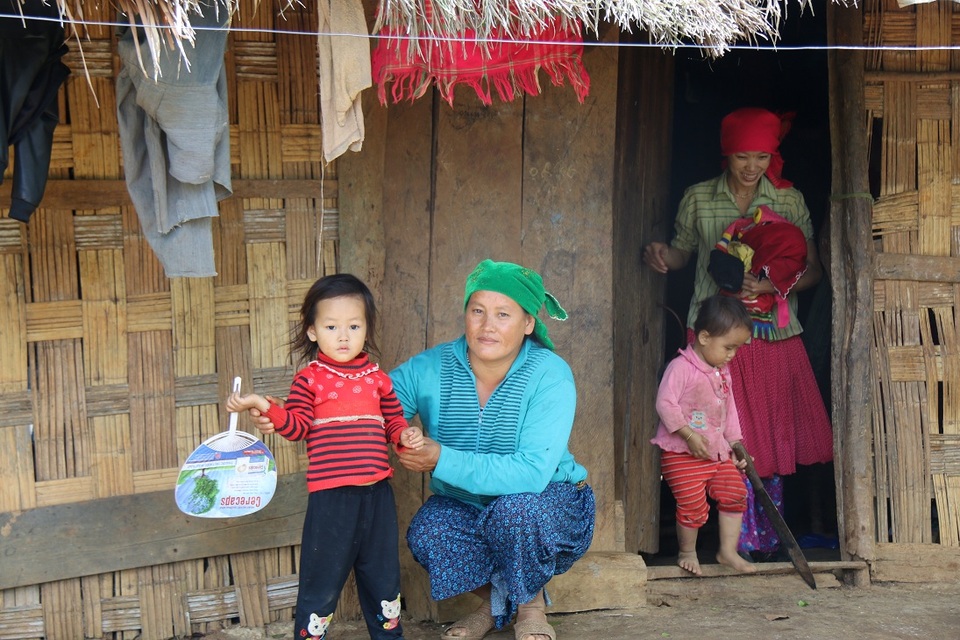 "Lời ru buồn" của ông ngoại tuổi… 30 - 2
Chưa đến 40 tuổi, nhưng nhiều người đã lên chức ông bà
