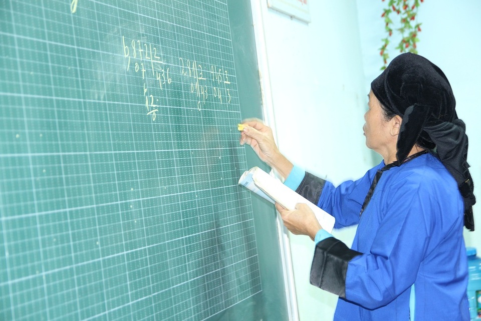 Trang giáo án đặc biệt của lớp học giữa rừng - 3 Bên cạnh những kiến thức tiếng Việt, Toán thông thường…