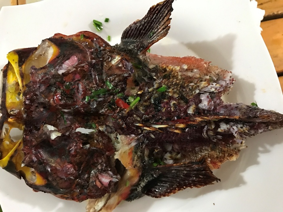 
Hải sản nướng ở Lý Sơn không tẩm ướp quá nhiều gia vị nên giữ được hương vị đặc trưng.
