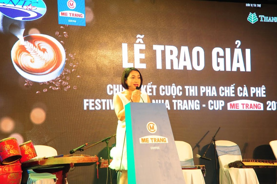 Festival Biển Nha Trang - Cơ hội vươn mình dành cho doanh nghiệp bất động sản - 2 Bà Tô Thị Uyển Thanh - PTGĐ Thanh Yến phát biểu trong festival Nha Trang 2017.