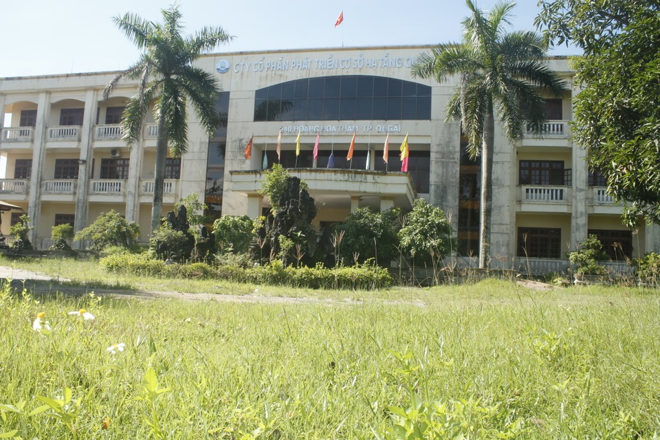 Quảng Ngãi: 123 lao động làm việc không lương suốt 3 năm! - 3 Khung cảnh tiêu điều tại công ty Cổ phần Phát triển cơ sở hạ tầng Quảng Ngãi.