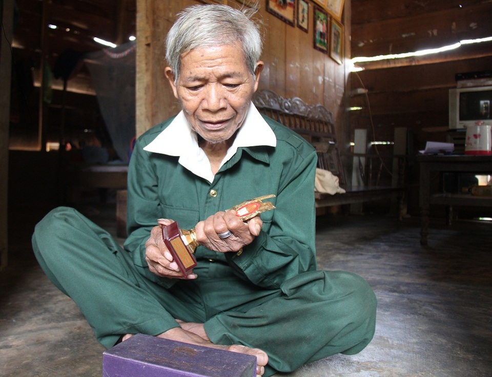 Nên duyên vợ chồng từ những ngày tải đạn kháng chiến - 3
Trong thời bình, gia đình ông bà là gương sáng về tinh thần hiếu học, lao động sản xuất