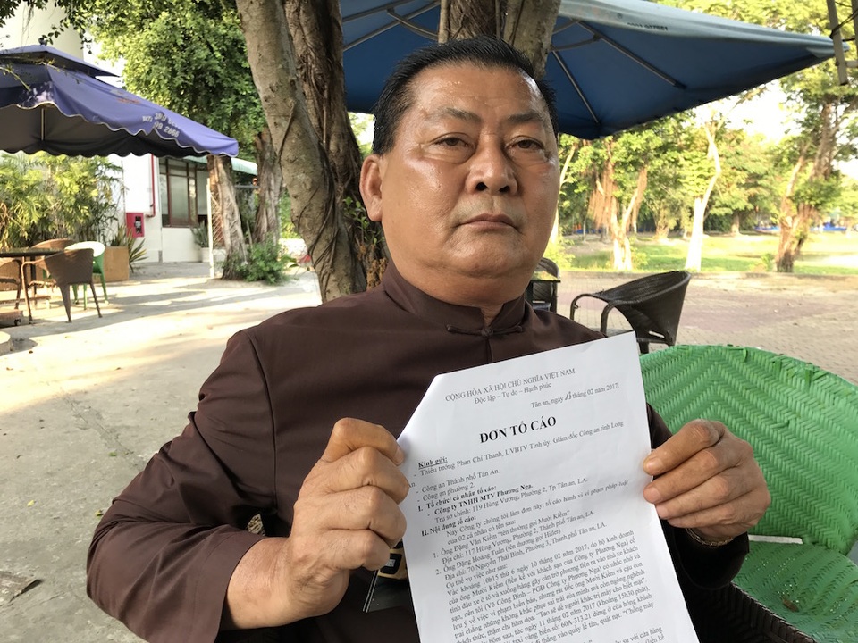 Vụ chủ khách sạn 'nhốt' xe thượng tá công an: Đất của tôi thì tôi rào thôi! - 3 Ông Võ Công Bình cho biết phần đất trên thuộc quyền sử dụng của mình nên ông làm hàng rào để đảm bảo an ninh