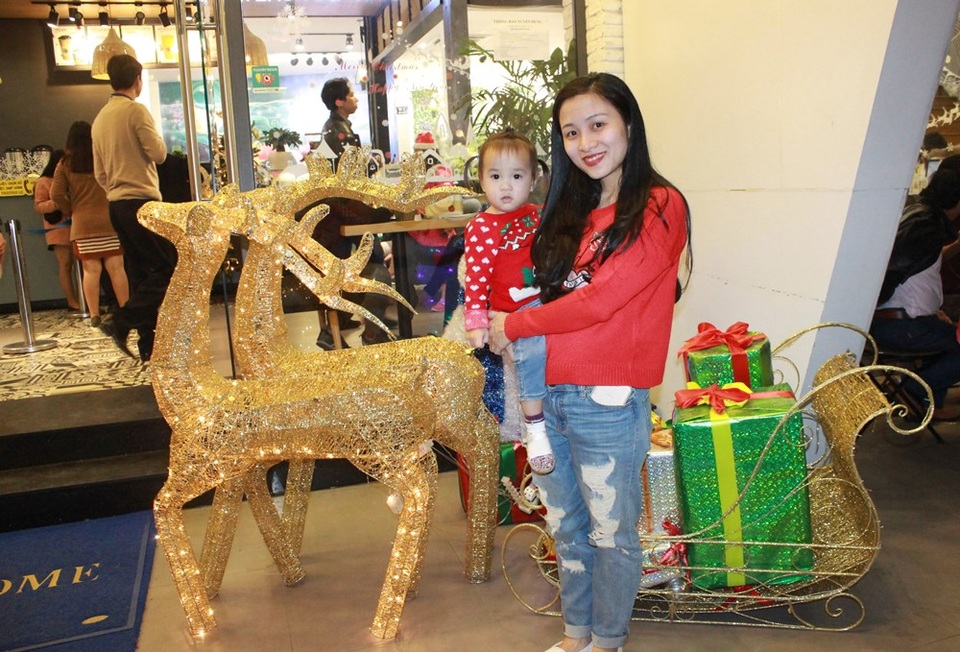 Người dân Đà thành náo nức đón Noel sớm - 5 Người dân Đà thành náo nức đón Noel sớm - 5