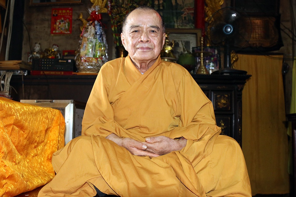 Thực hư ngôi chùa "oán" tình nhân ở Bình Dương - 6 Trụ trì Thích Huệ Tông cho rằng những ai mang tà tâm lên Chùa sẽ bị quả báo.