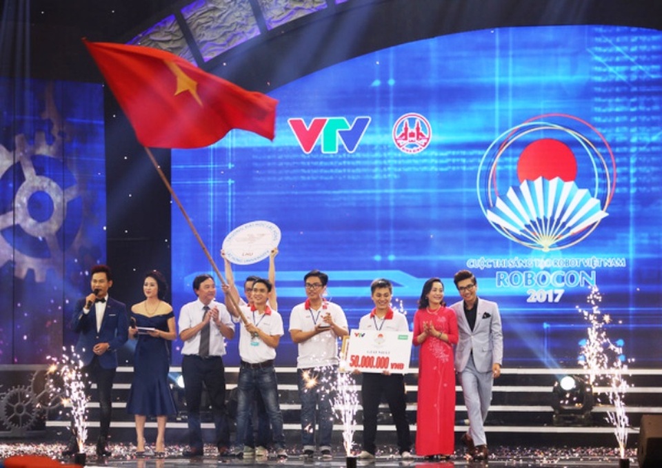 Đội tuyển LH-NICESHOT của trường ĐH Lạc Hồng vô địch Robocon Việt Nam 2017.