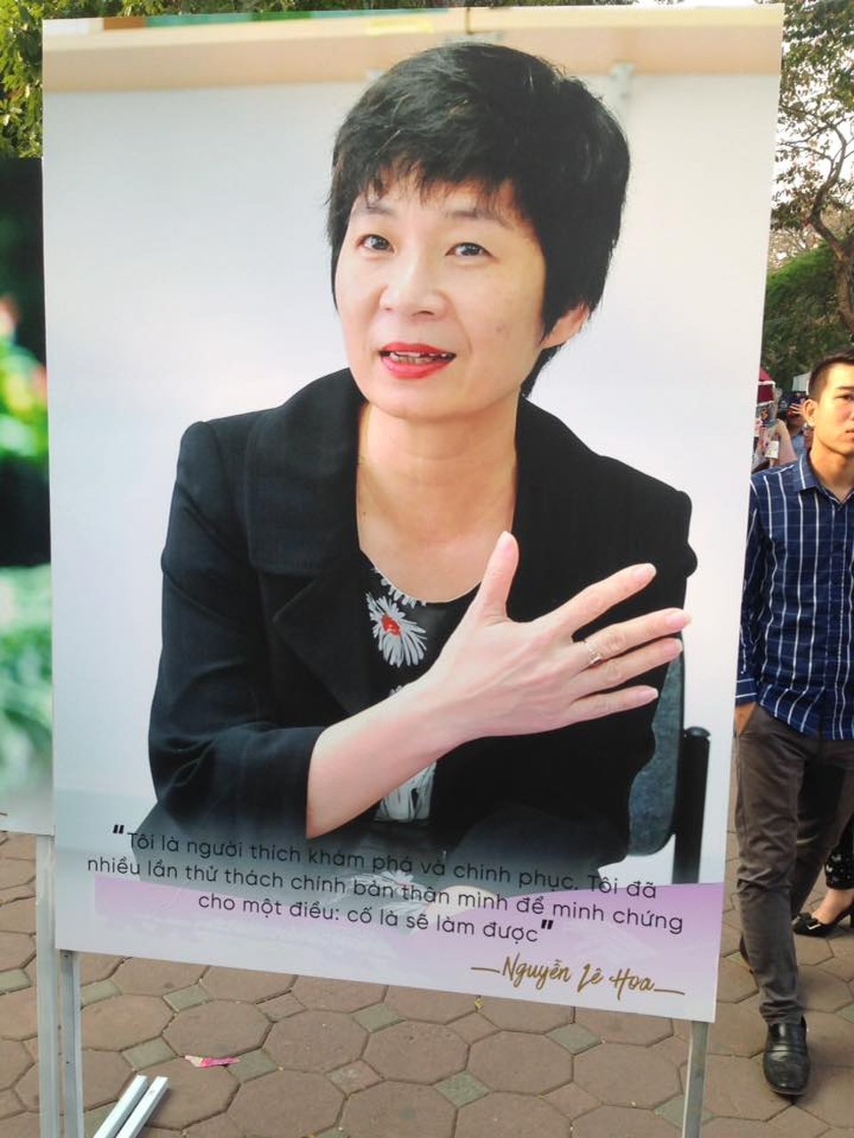 Triển lãm “Cất cánh” tôn vinh người phụ nữ, xóa định kiến giới - 2 Chân dung bà Lê Hoa - Phó Giám đốc Quốc gia - Oxfam tại Việt Nam.