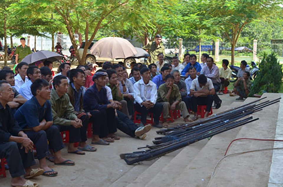 Hàng trăm súng tự chế được người dân tự nguyện giao nộp - 1
Người dân tự nguyện giao nộp súng tự chế sau khi nghe tuyên truyền, vận động