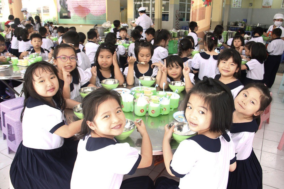 Đầu tư 2 tỉ 30 triệu đồng xây dựng bếp ăn một chiều đạt chuẩn - 3 Đầu tư 2 tỉ 30 triệu đồng xây dựng bếp ăn một chiều đạt chuẩn - 3