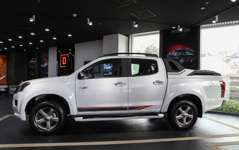 Mẫu D-MAX TYPE X mới với nhiều nâng cấp về ngoại hình.