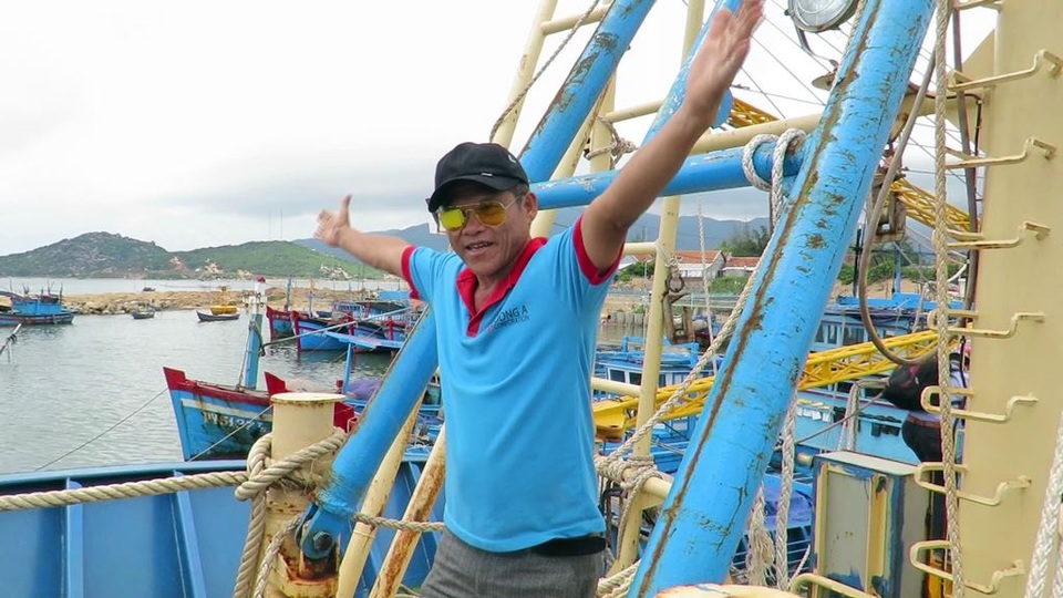 Phú Yên: “Tàu hiện đại 67” liên tục gặp sự cố - 2 Ông Phan Thanh Trị đang nói về lưới chụp thiết kế ngắn hơn so với quy định