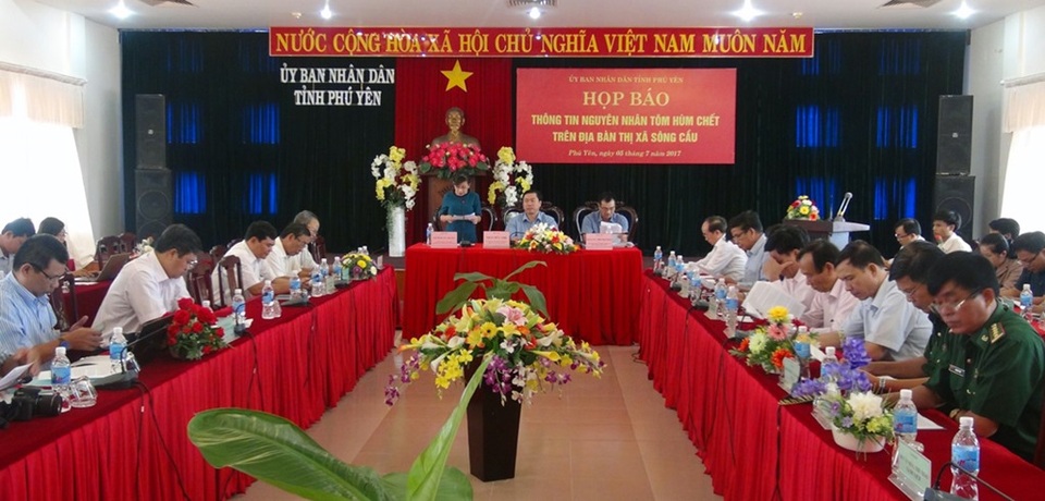 Phú Yên công bố nguyên nhân tôm hùm chết hàng loạt - 1 UBND tỉnh Phú Yên họp báo công bố nguyên nhân tôm hùm chết trên địa bàn thị xã Sông Cầu