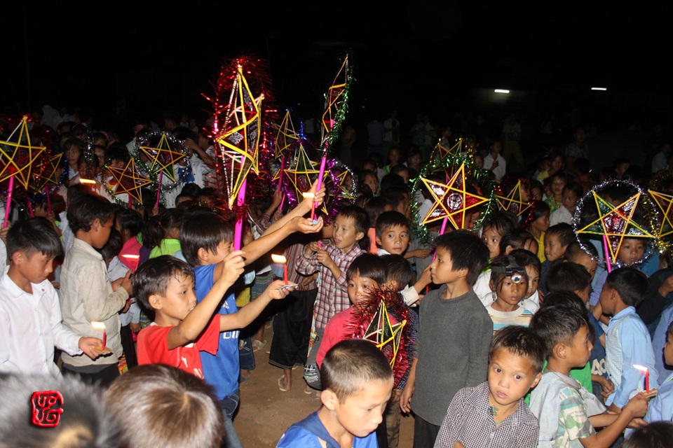 Đêm Trăng tròn cho trẻ em vùng cao - 9
Chuẩn bị rước đèn