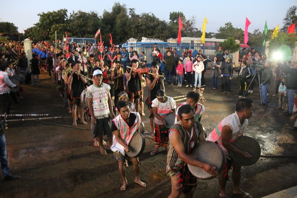 
Lễ hội mở đầu bằng Lễ hội đường phố
